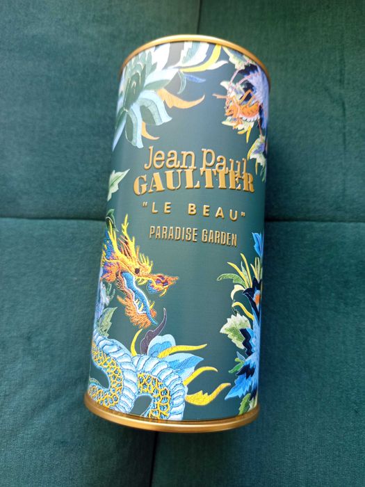Po perfumach Jean Paul Gaultier - puszka, opakowanie. Piękna.