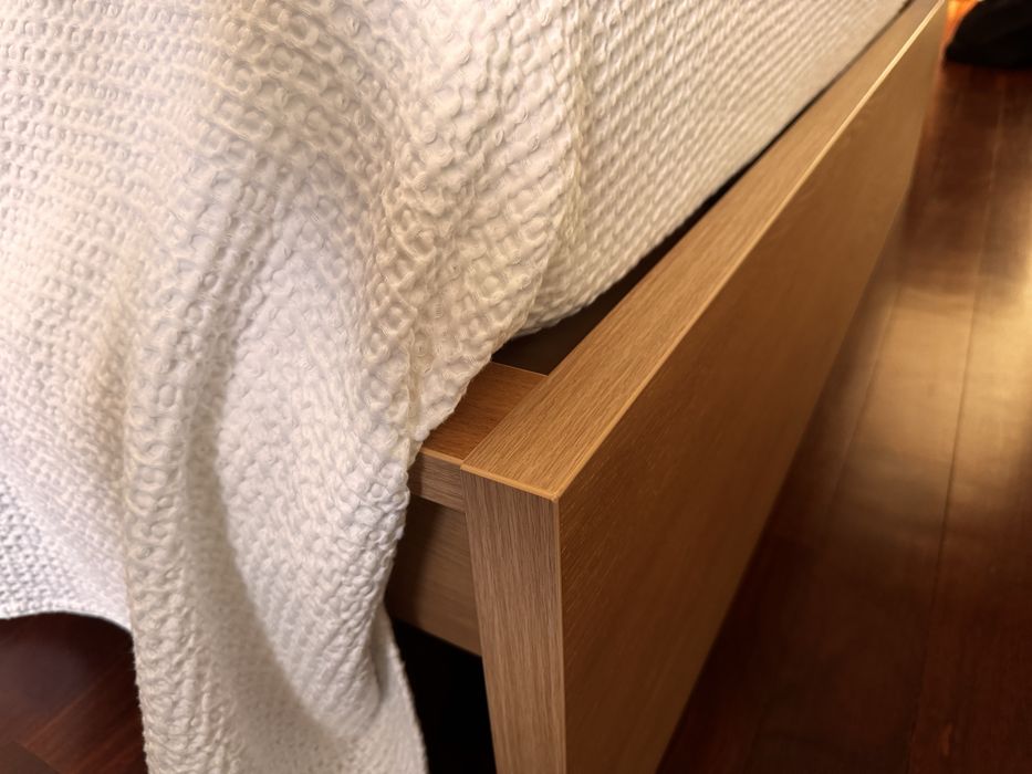 Cama + Mesinha de Cabeceira