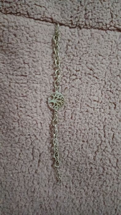 pulseira, mais dois laços
