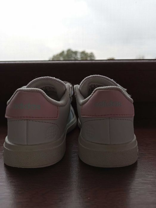 Adidasy dziewczęce 25,5