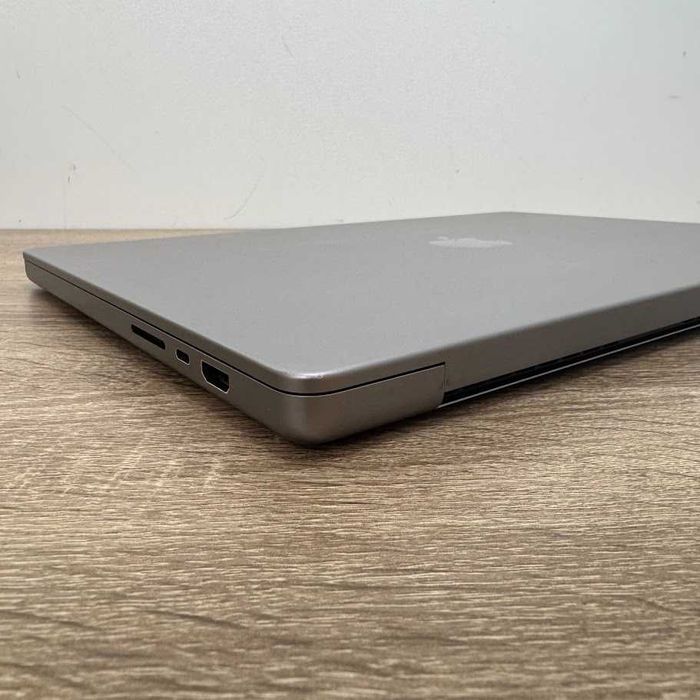 Macbook Pro 16" 2021 M1 Max / 32Gb DDR5 / SSD 512Gb (код: M1269)