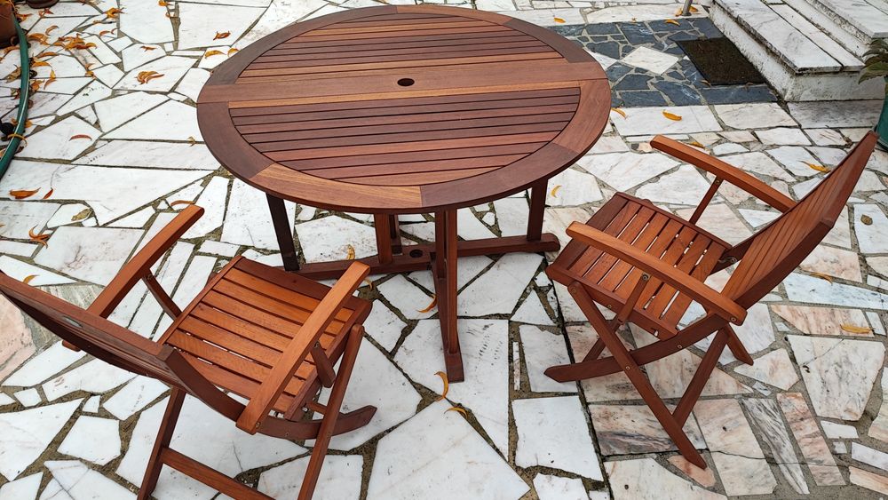 Mesa e cadeira madeira