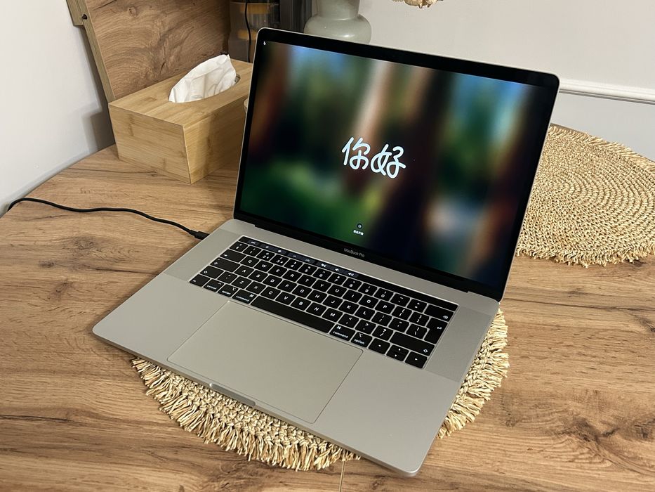 macbook pro 15.6 I9