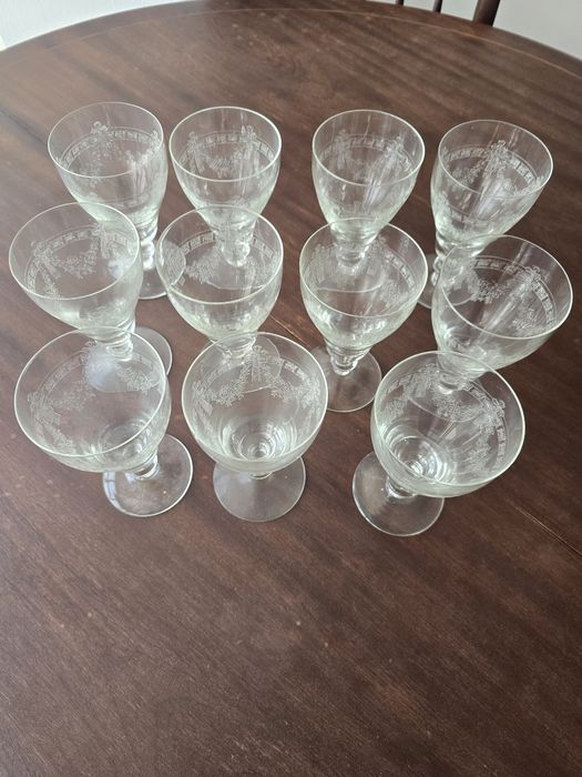 Conjunto de Garrafas, Jarro e Copos