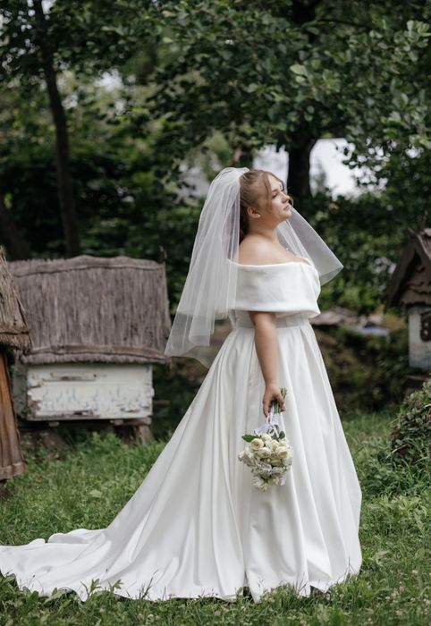 Весільна сукня в ідеальному стані