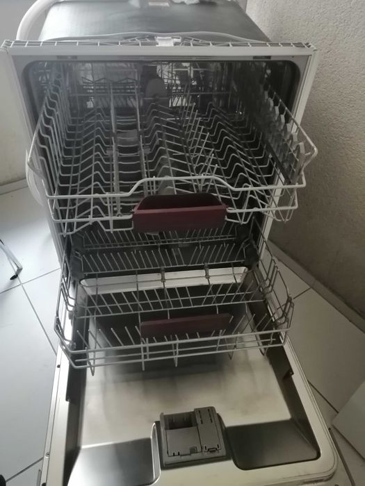 Посудомийна машина NEFF, б/у в гарному стані.