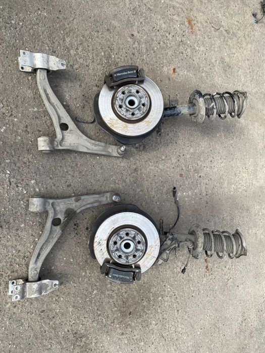 MERCEDES 177 1.5 d zawieszenie przednie prawe lewe zwrotnica macperson wahacz