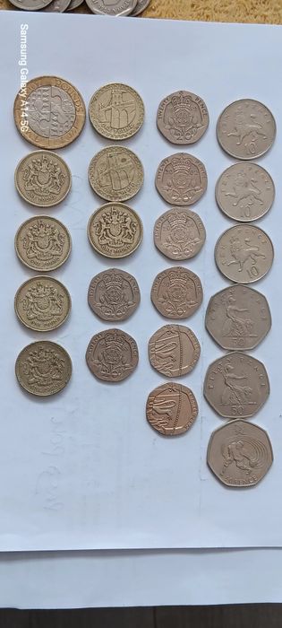 22 moedas diversas de Inglaterra