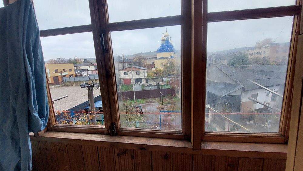 Продам 2-кімнатну квартиру. Вул.Стависька,33.