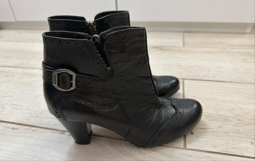 Prawie nowe piękne skórzane botki rozm.36