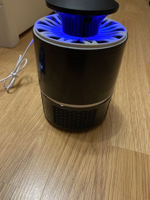 Від повербанку usb лампа для комарів.