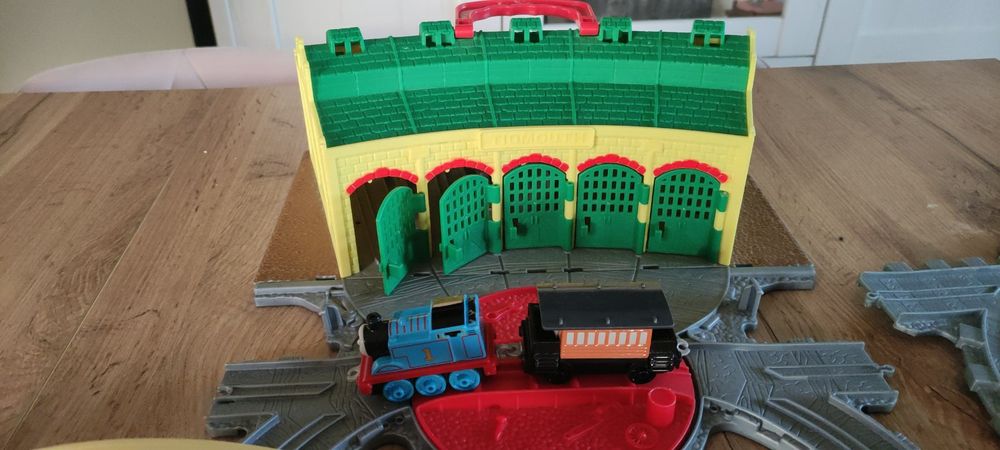 Zestaw Tomek i przyjaciele, Domkowo i dźwig Karolek