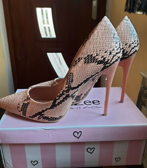 Buty na obcasie deezee