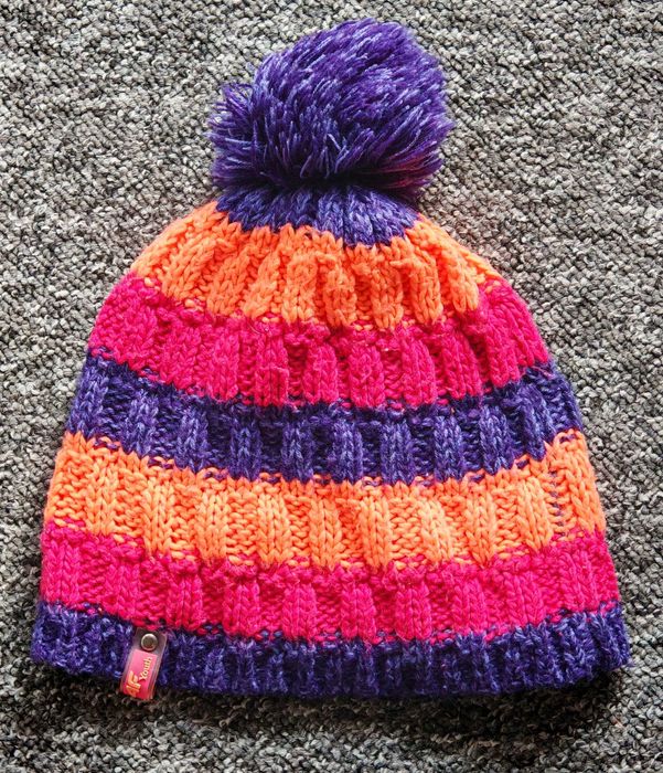 4f czapka z pomponem