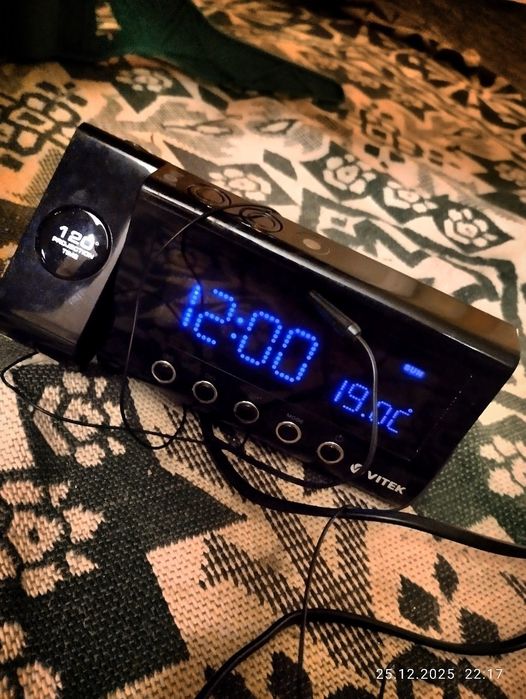 Настольные Радио/часы/будильник