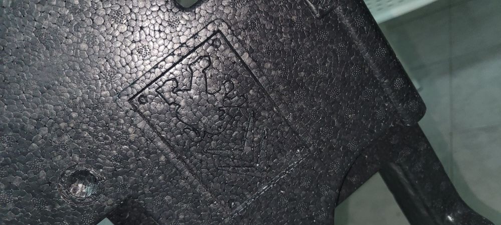 Suporte de esferovite para mala Peugeot (roda sobressalente / ferramen