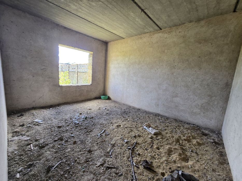 крепкий дом. толстые стены. госакт. все коммуникации