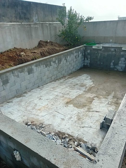 Movimentacao de terras desaterros construcao de piscinas