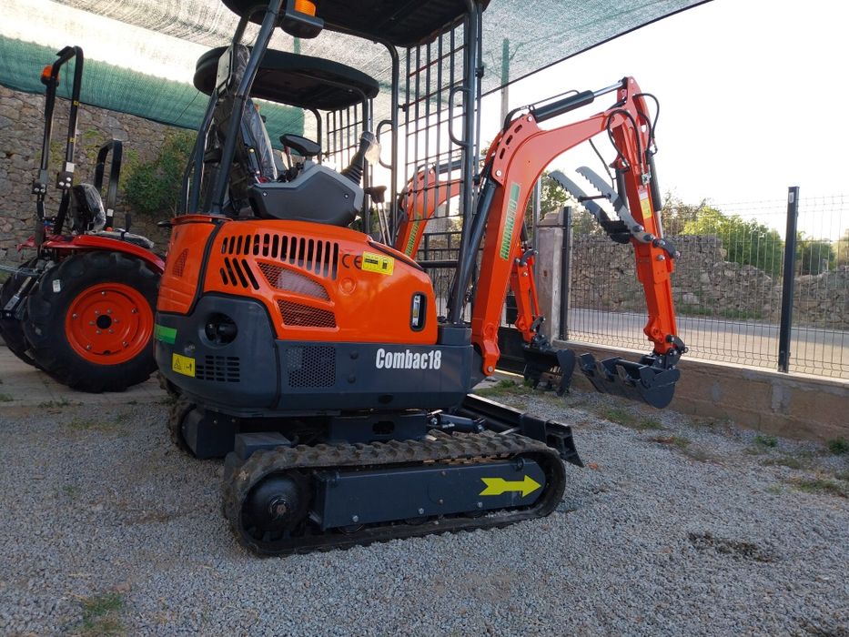 Mini Giratoria Hinomoto 1800 kg Nova