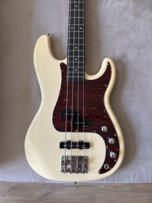 Guitarra baixo - harley benton