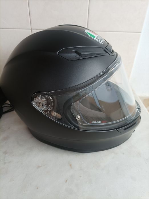 Capatece AGV em carbono