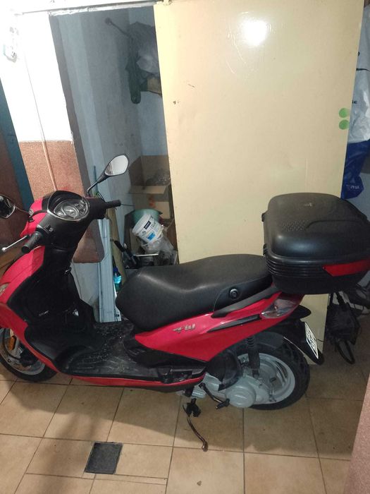 Skuter piaggio fly 50 4t