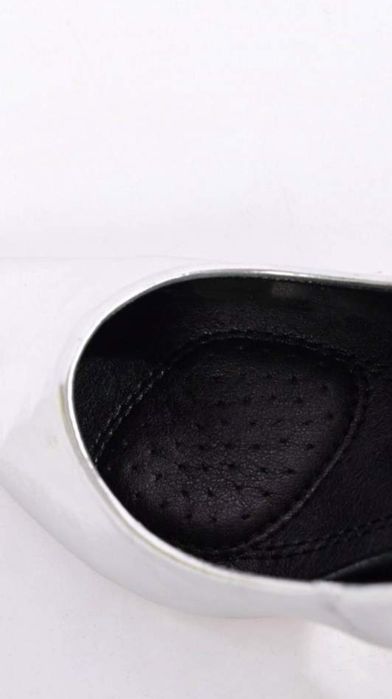 Туфлі жіночі, сріблястого кольору