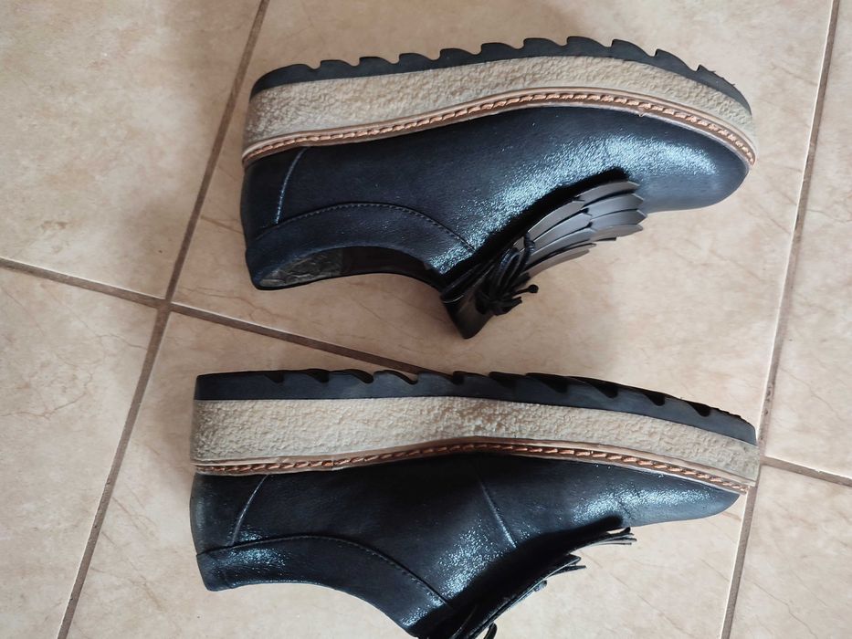 damskie czarne Sneakersy, skórzane na platformie