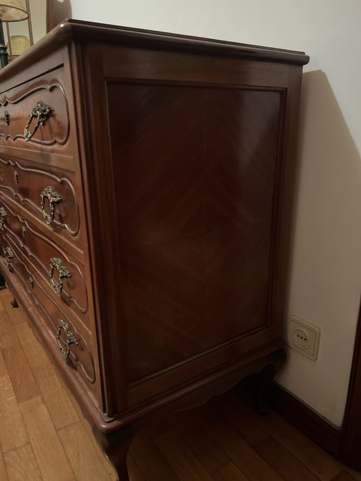 Comoda antiga em madeira