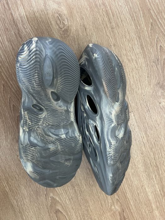 Crocs adidas yezzy