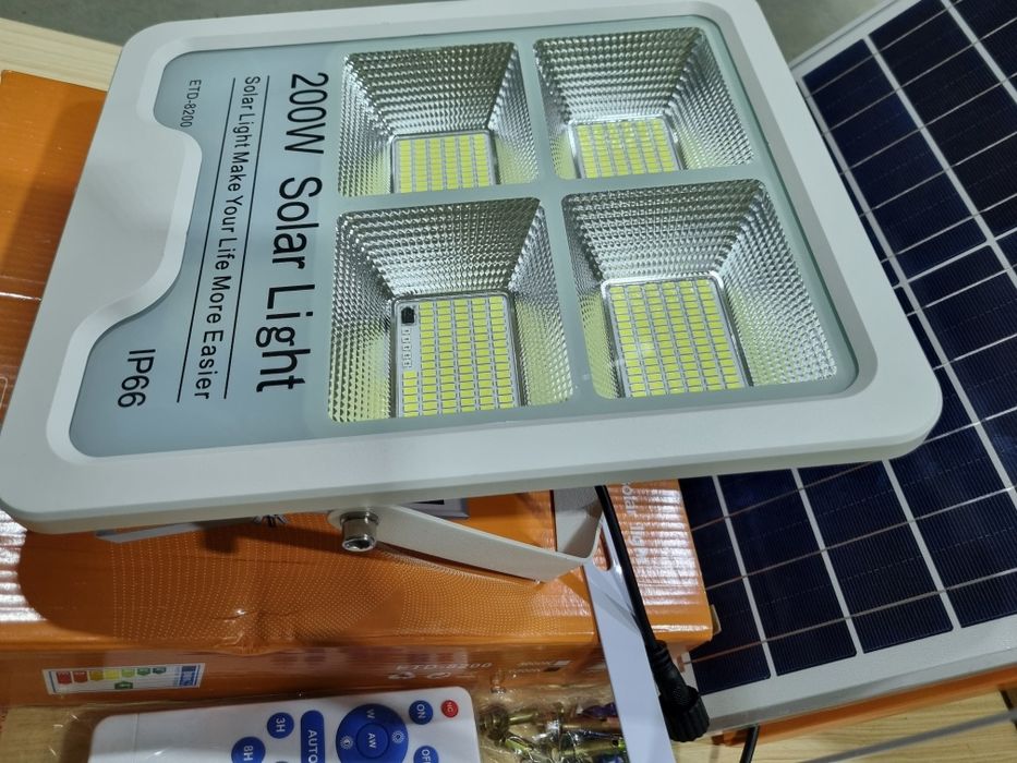 Lampa solarna VÖGLER GmBh 200W neutral, sensor zmierzchu, SMD