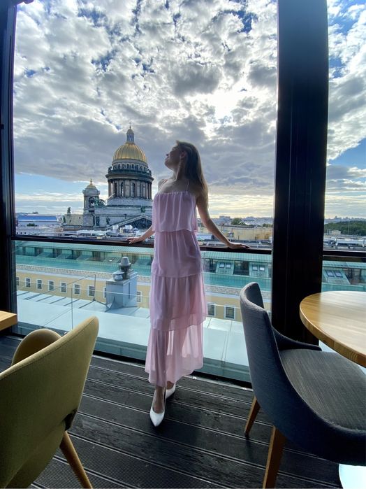 Нежное розовое платье Stradivarius