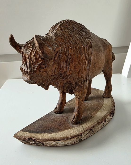 Drewniana rzeźba Żubr | Rękodzieło z drewna, figura ręcznie rzeźbiona 17 cm