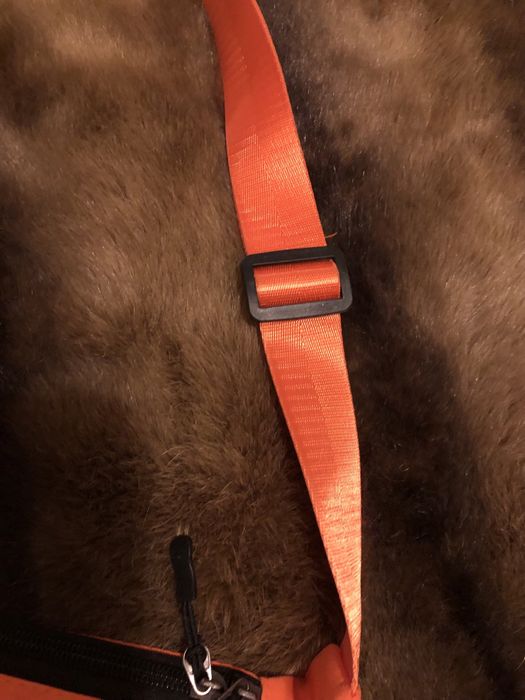 Mala com alça  ajustavel, fecho inteiro