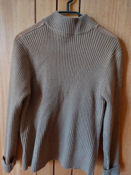 Casaco em tons de castanho