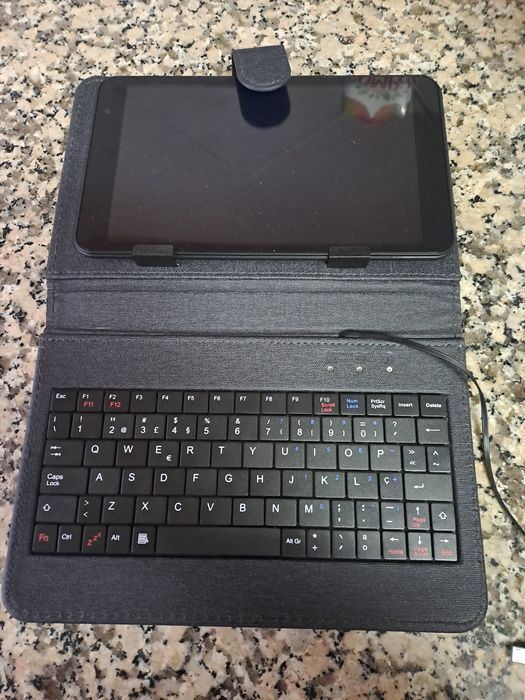 Vendo Tablet com pouco uso.