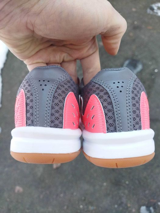 20 см кросівки для залу Asics Upcourt 3 GS зальные кроссовки