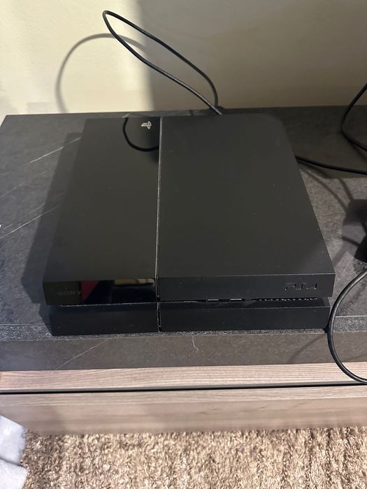 PlayStation 4 com 2 comandos + 5 jogos (Fc26)