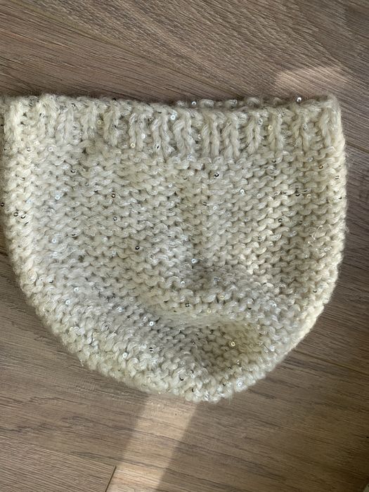 Czapka biała firmy Benetton