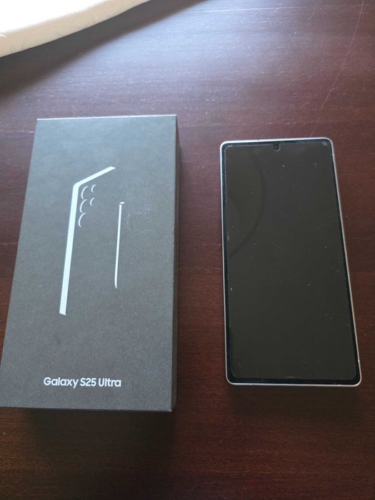 Samsung Galaxy S25 Ultra, z polskiego salonu Plusa, na gwarancji