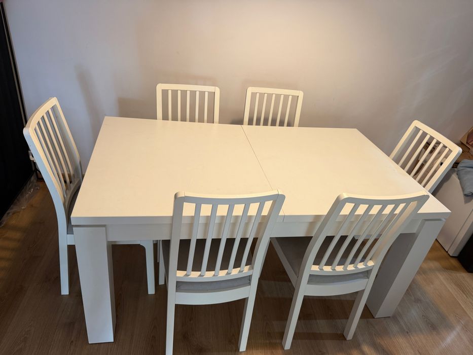 Mesa de jantar extensível + 8 cadeiras