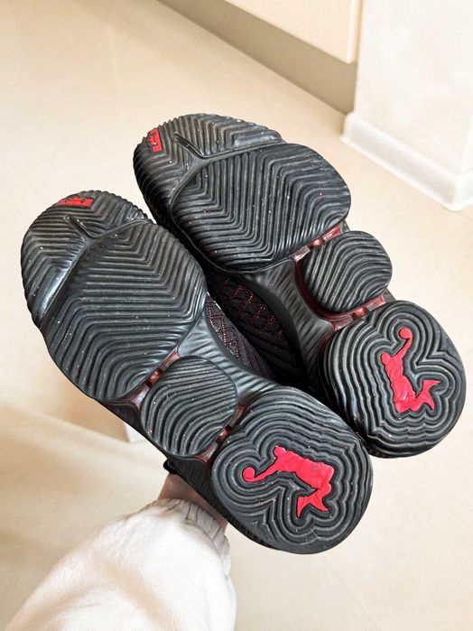 Nike James LeBron 16 *Fresh Bred*