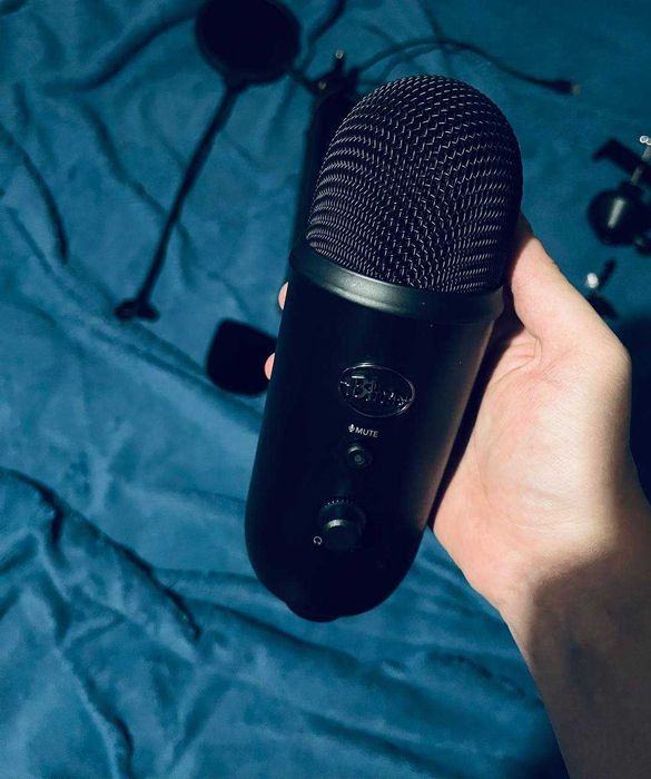 Микрофон Blue Yeti (black)