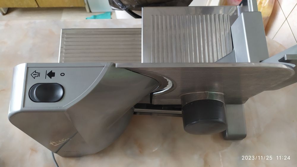 Ломтерізка єлектрична