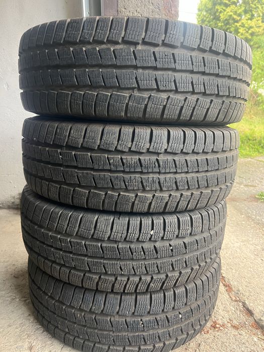 Продам резину  шини 215/65/16 С