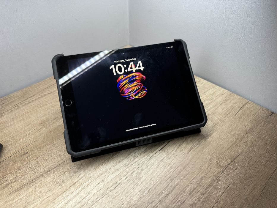 Ipad pro 32GB ios 18.3 tablet UAG futeral obudowa