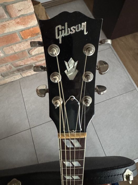 Gibson hummingbird