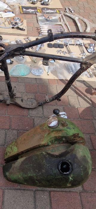 Продам бак , двигун , коробку на Хардей Wla 42.