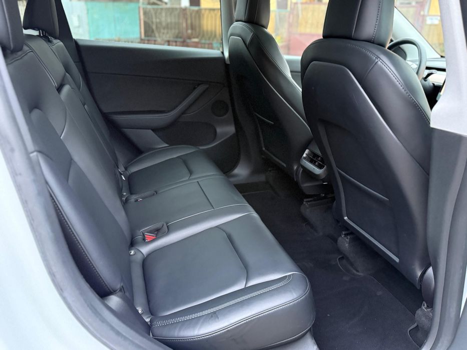 Продаю Tesla model Y