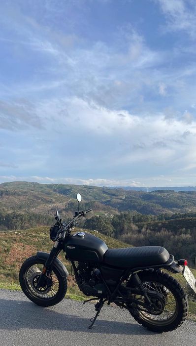 Brixton BX 125 - Preto mate com apenas 13000km